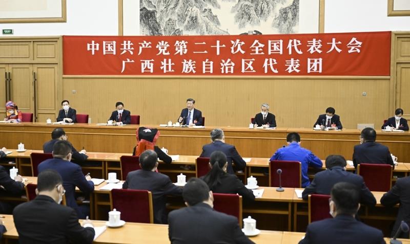 10月17日，習近平同志參加黨的二十大廣西代表團討論。新華社記者 謝環馳 攝